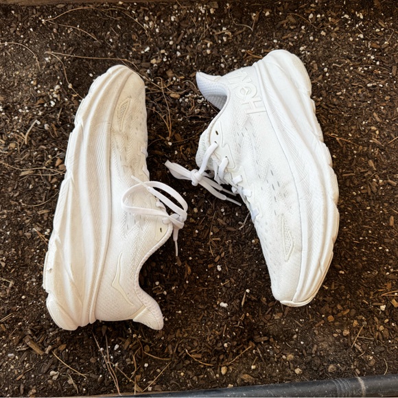 Hoka One One “Clifton 9” - Picture 1 of 6